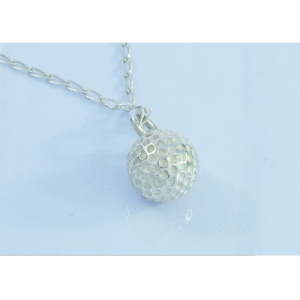 Collar Esfera elaborado en plata 9.25 con cadena modelo Matiné de 40 cm. Las esferas de plata están relacionadas con la gratitud y con la valoración de las bondades de la vida.